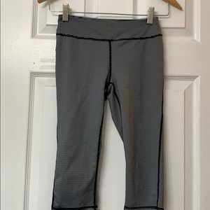Zella 10/12 cropped leggings